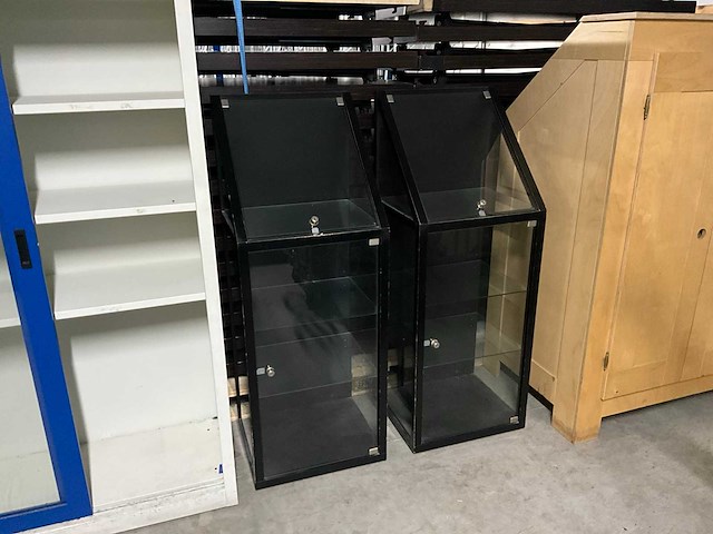 Glasvitrines (2x) - afbeelding 1 van  6