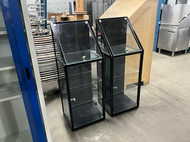 Glasvitrines (2x) - afbeelding 1 van  5