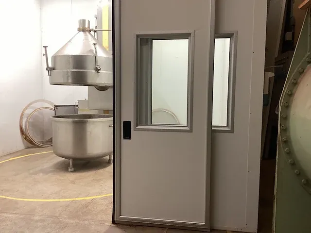 Glatt meng/vulmachine in cleanroom - afbeelding 2 van  38
