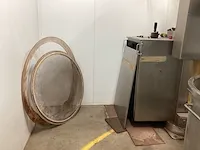 Glatt meng/vulmachine in cleanroom - afbeelding 8 van  38