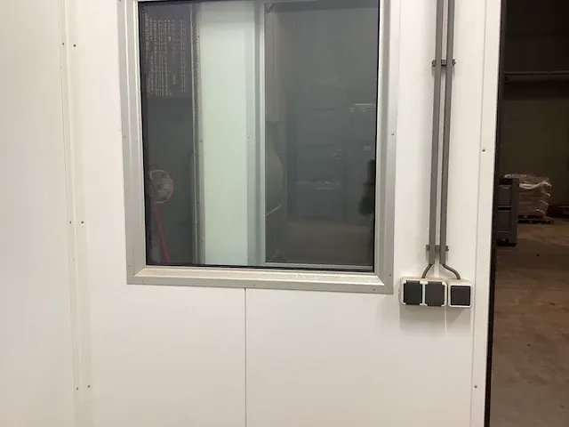 Glatt meng/vulmachine in cleanroom - afbeelding 36 van  38