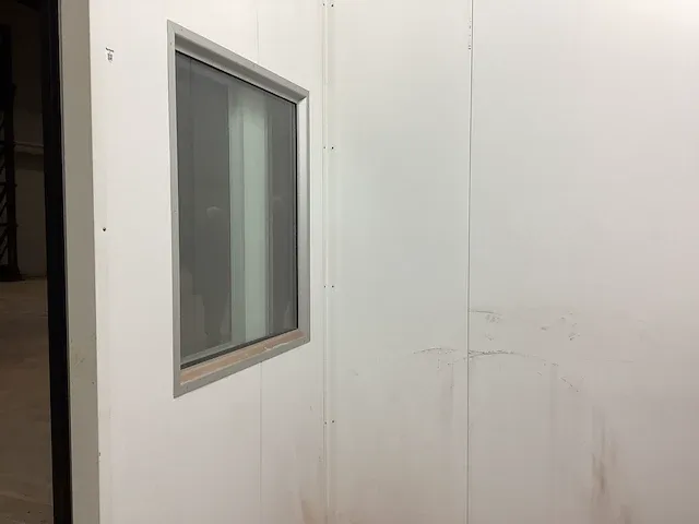 Glatt meng/vulmachine in cleanroom - afbeelding 37 van  38