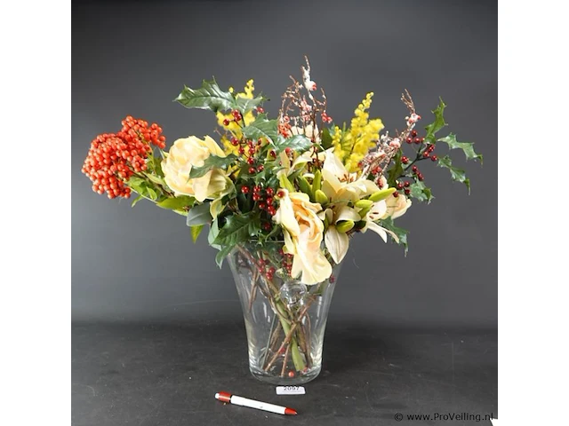 Glazen ijsemmer gevuld met kunstbloemen - afbeelding 1 van  5