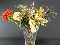 Glazen ijsemmer gevuld met kunstbloemen - afbeelding 1 van  5