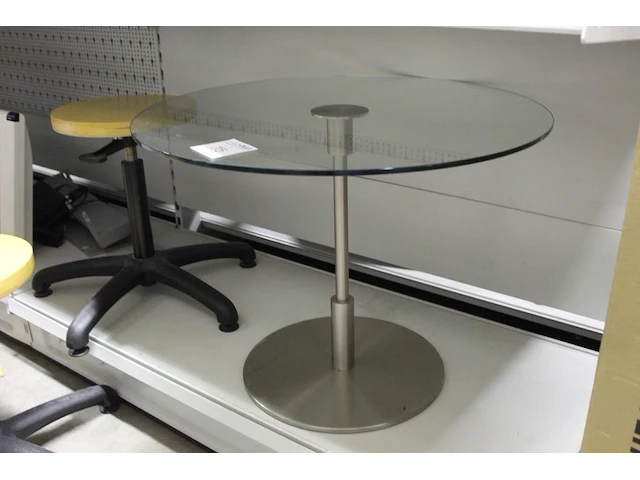 Glazen tafel. doorsnede 70 cm, hoogte 52 cm. margeproduct - afbeelding 1 van  2