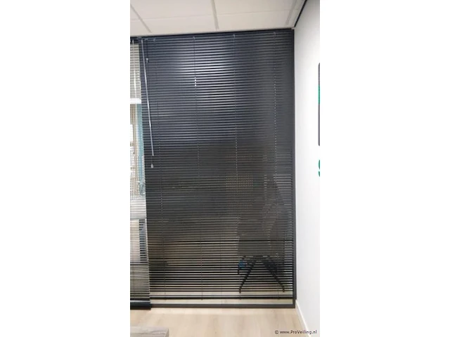 Glazen tussenwand incl. jalouzieen - 415x260cm - afbeelding 3 van  3