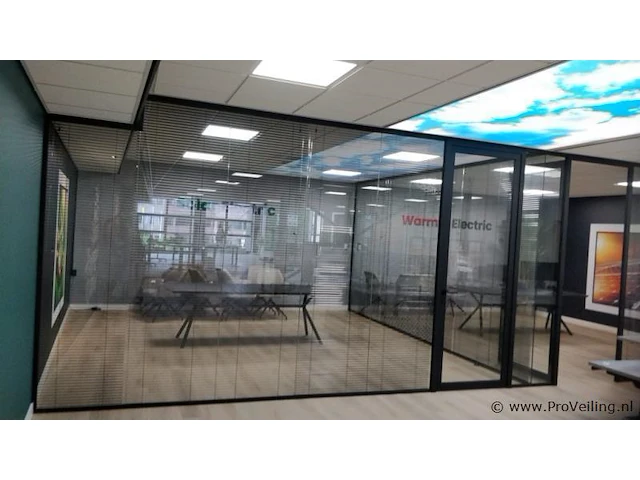 Glazen tussenwand incl. jalouzieen - 517x266cm - afbeelding 1 van  4