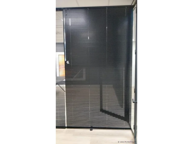 Glazen tussenwand incl. jalouzieen - 517x266cm - afbeelding 2 van  4