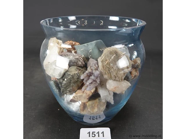 Glazen vaas met mineralen/stenen - afbeelding 1 van  5