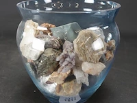 Glazen vaas met mineralen/stenen - afbeelding 1 van  5