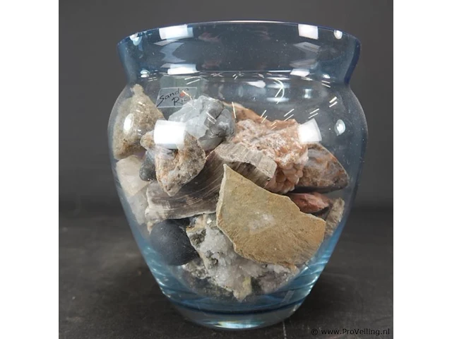 Glazen vaas met mineralen/stenen - afbeelding 2 van  5
