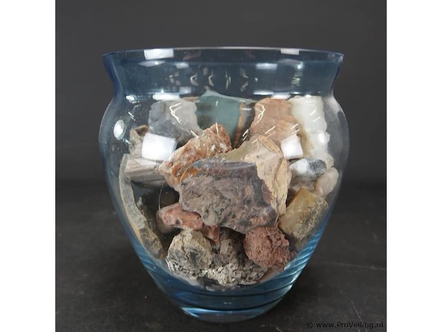 Glazen vaas met mineralen/stenen - afbeelding 4 van  5