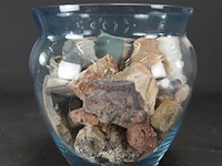 Glazen vaas met mineralen/stenen - afbeelding 4 van  5