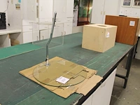 Glazen voet met doorsnede 42 cm ten behoeve van etalagepop. - afbeelding 1 van  1