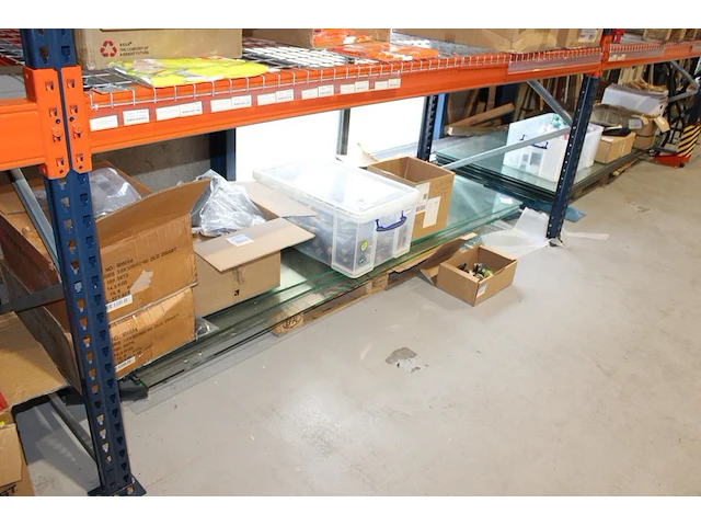 Glazenwand onderdelen w.o. 15 glazen panelen / deuren 96 x 251 cm en boven- en onder-bevestigingsrail. - afbeelding 2 van  2