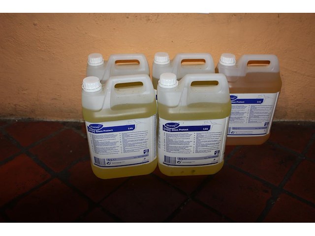 Glazenwasmiddel diversy glass protect 5 x 5 liter. - afbeelding 1 van  2