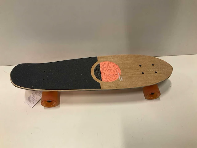 Globe skateboard - afbeelding 1 van  4