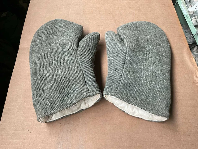 Gloves - afbeelding 1 van  4
