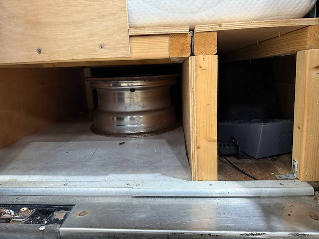 G.m.c. - vandura 2500 - v8 - lpg - camper - 1988 - afbeelding 13 van  35