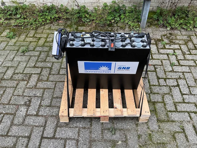 Gnb - 24v 213a 03 pzvb 0213 sc - acculaders - afbeelding 1 van  5