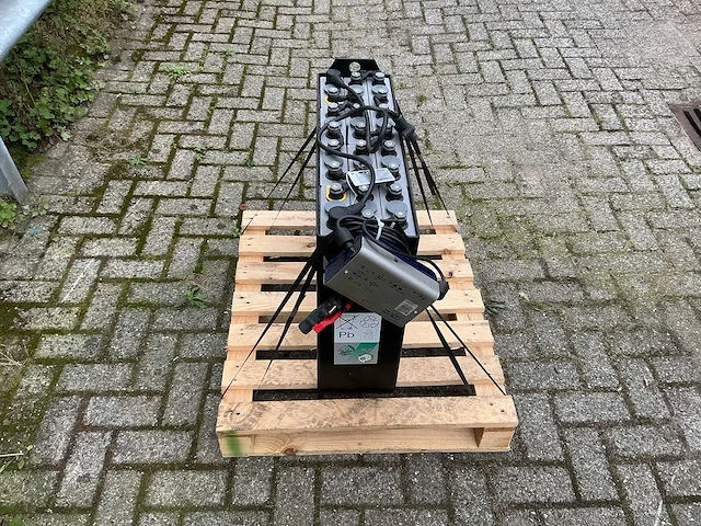 Gnb - 24v 213a 03 pzvb 0213 sc - acculaders - afbeelding 4 van  5