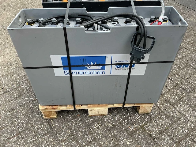Gnb - 24v 240ah - acculaders - 2019 - afbeelding 1 van  3