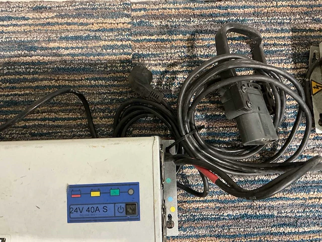 Gnb - 24v 40a - acculaders - afbeelding 2 van  3