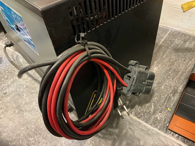 Gnb - 24v 40a - acculaders - afbeelding 2 van  3