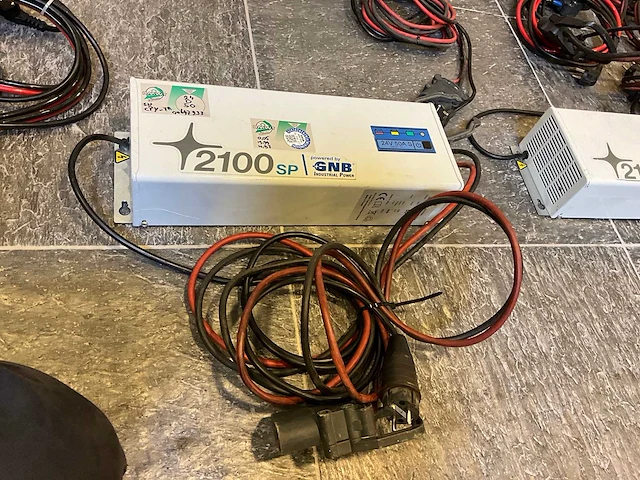 Gnb - 24v 50a - acculaders - - afbeelding 1 van  2