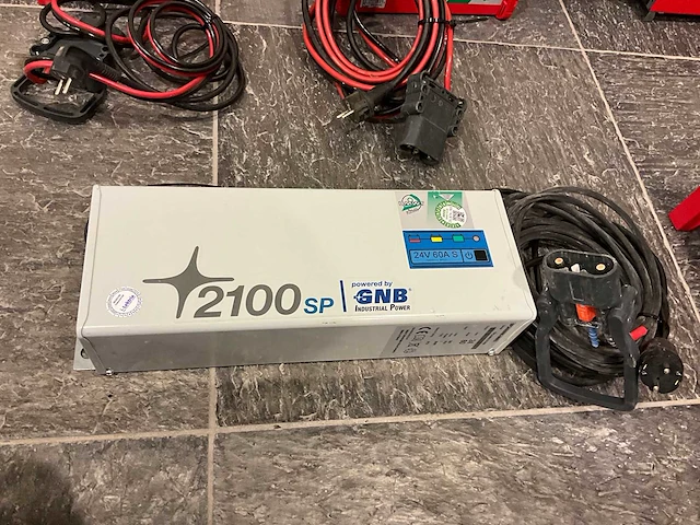 Gnb - 24v 60a - acculaders - - afbeelding 1 van  2