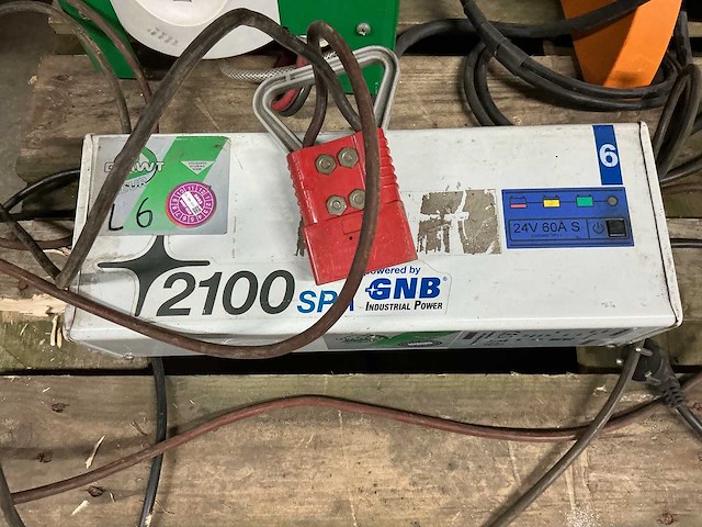 Gnb - 24v 60a - acculaders - afbeelding 1 van  2