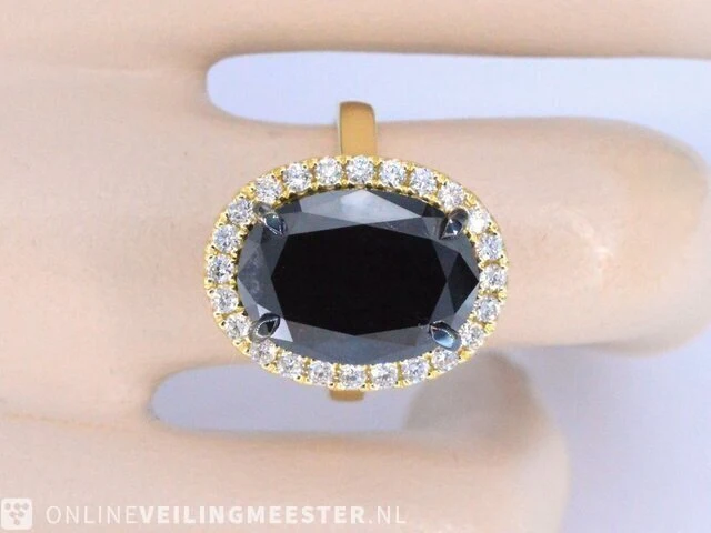 Gold entourage ring with large diamonds and a black diamond - afbeelding 2 van  8