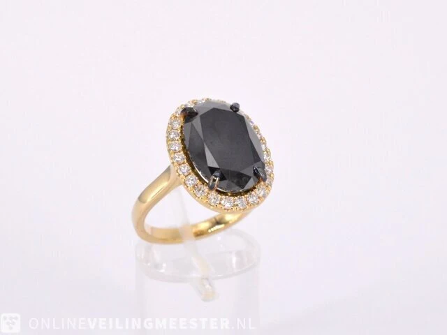 Gold entourage ring with large diamonds and a black diamond - afbeelding 4 van  8