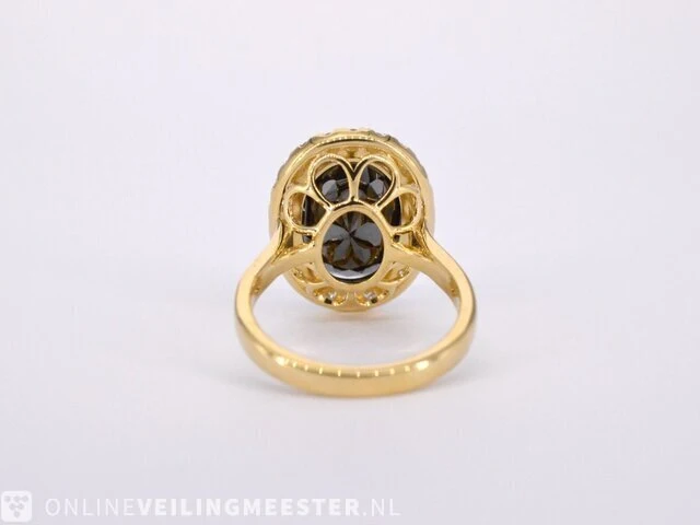 Gold entourage ring with large diamonds and a black diamond - afbeelding 6 van  8