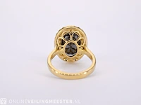 Gold entourage ring with large diamonds and a black diamond - afbeelding 6 van  8