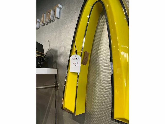 Golden arche mcdonalds reclame - afbeelding 4 van  5