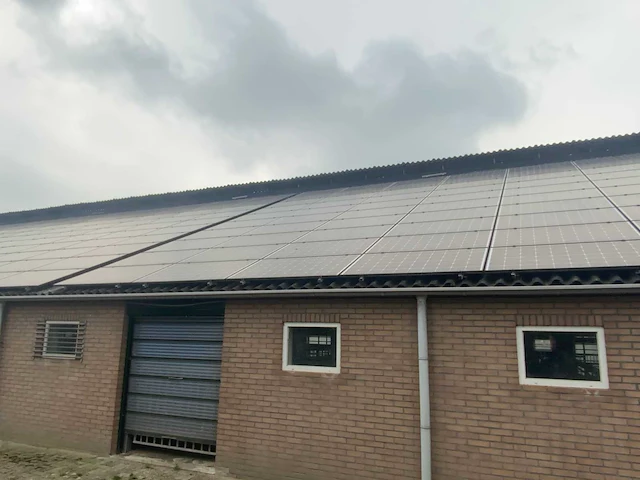Golfplaat dak geïsoleerd met 940 mono zonnepanelen 310wp en 6x huawei omvormer - afbeelding 5 van  34