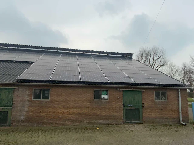 Golfplaat dak geïsoleerd met 940 mono zonnepanelen 310wp en 6x huawei omvormer - afbeelding 13 van  34