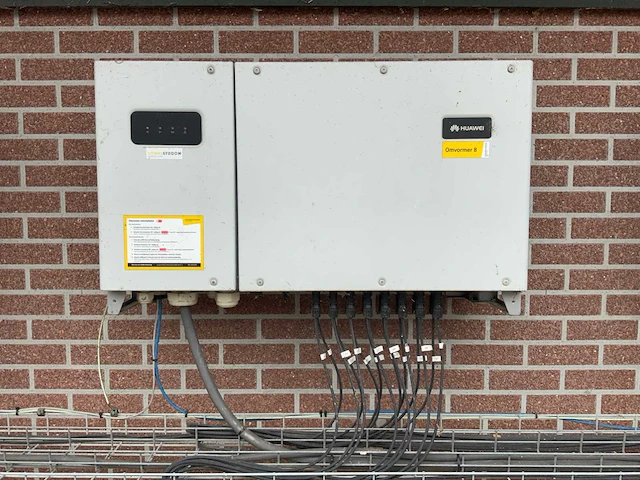 Golfplaat dak geïsoleerd met 940 mono zonnepanelen 310wp en 6x huawei omvormer - afbeelding 20 van  34