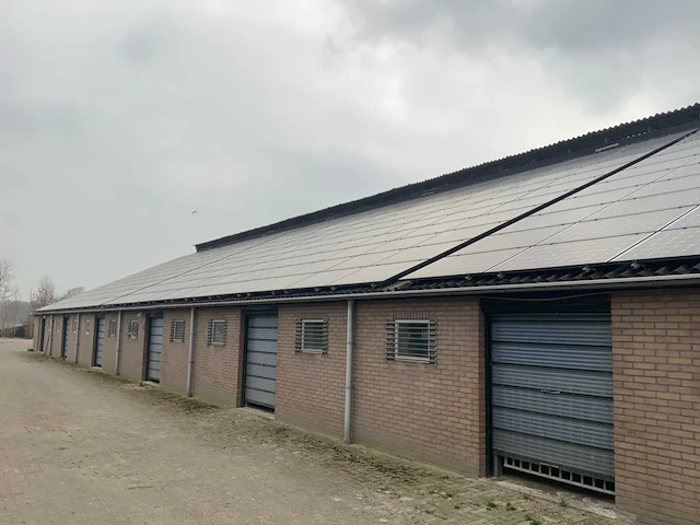 Golfplaat dak geïsoleerd met 940 mono zonnepanelen 310wp en 6x huawei omvormer - afbeelding 23 van  34