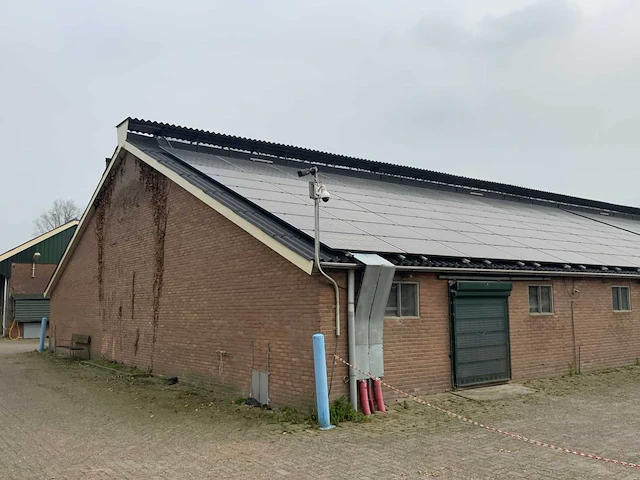 Golfplaat dak geïsoleerd met 940 mono zonnepanelen 310wp en 6x huawei omvormer - afbeelding 30 van  34