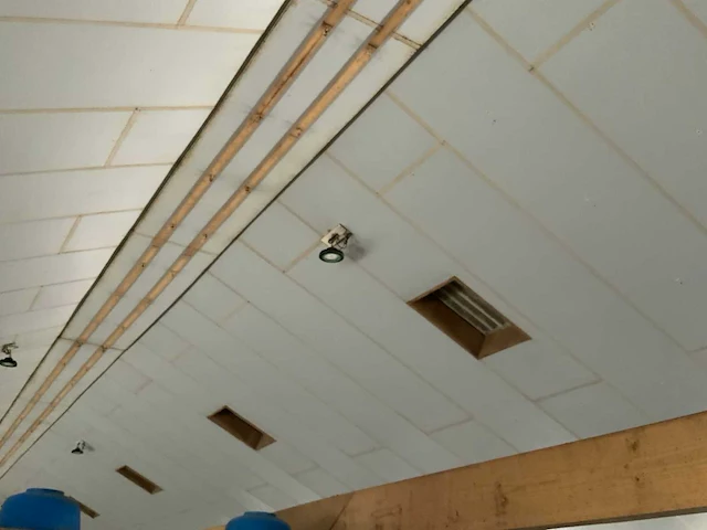 Golfplaat dak geïsoleerd met 940 mono zonnepanelen 310wp en 6x huawei omvormer - afbeelding 31 van  34