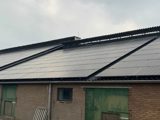 Golfplaat dak geïsoleerd met 940 mono zonnepanelen 310wp en 6x huawei omvormer - afbeelding 8 van  34