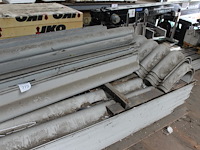 Golfplaten met zijstukken en nok-stukken. 26 platen met afmeting 100 x 300 cm. - afbeelding 2 van  3