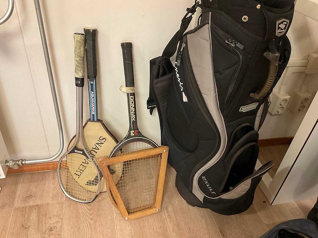 Golfsets 3x tennisrackets 3x en een paar oude schaatsen sheffield steal - afbeelding 2 van  5