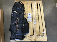 Golftas en 3 clubs en handschoenen - afbeelding 1 van  8