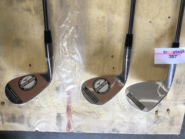 Golftas en 3 clubs en handschoenen - afbeelding 5 van  8