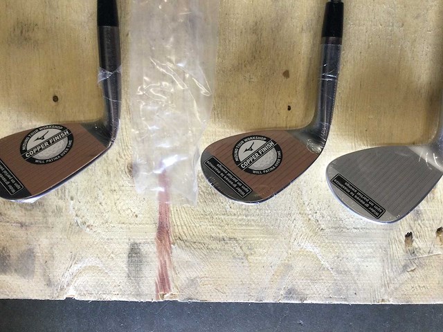 Golftas en 3 clubs en handschoenen - afbeelding 4 van  6