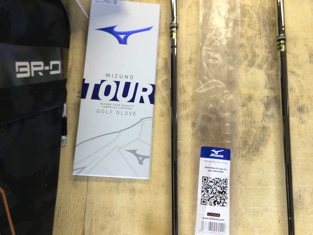 Golftas en 3 clubs en handschoenen - afbeelding 5 van  6