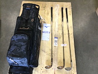 Golftas en 3 clubs en handschoenen - afbeelding 1 van  7